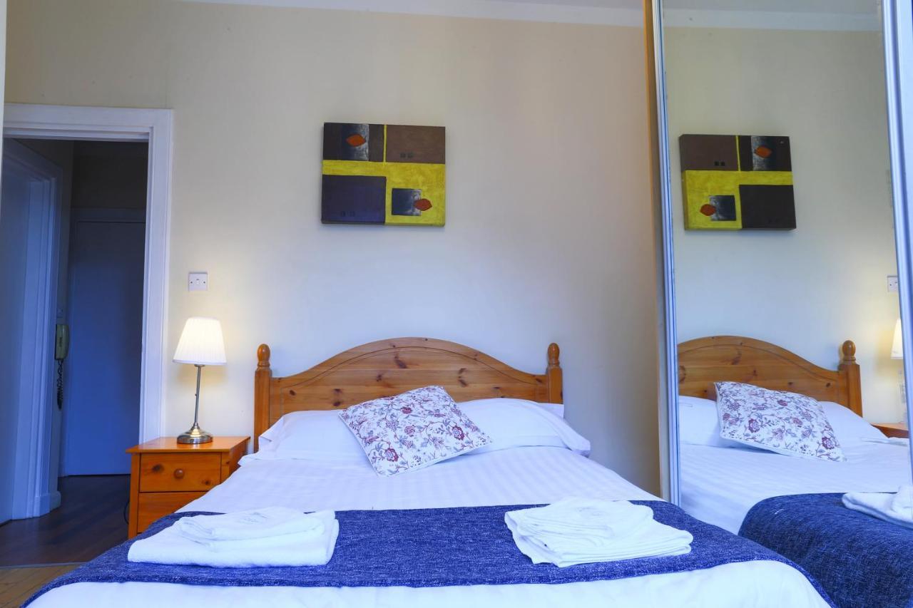 Apartment 1 Minute From Royal Mile, Large 5 Bed Edinburgh